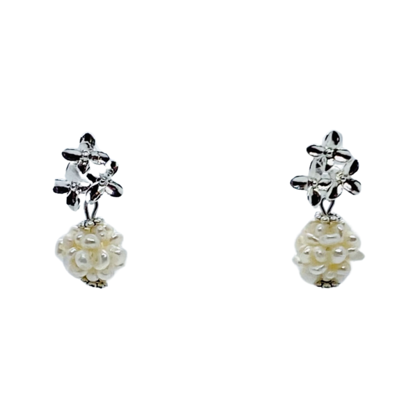 Perlenknäuel mit Dreier-Blüten in Silber